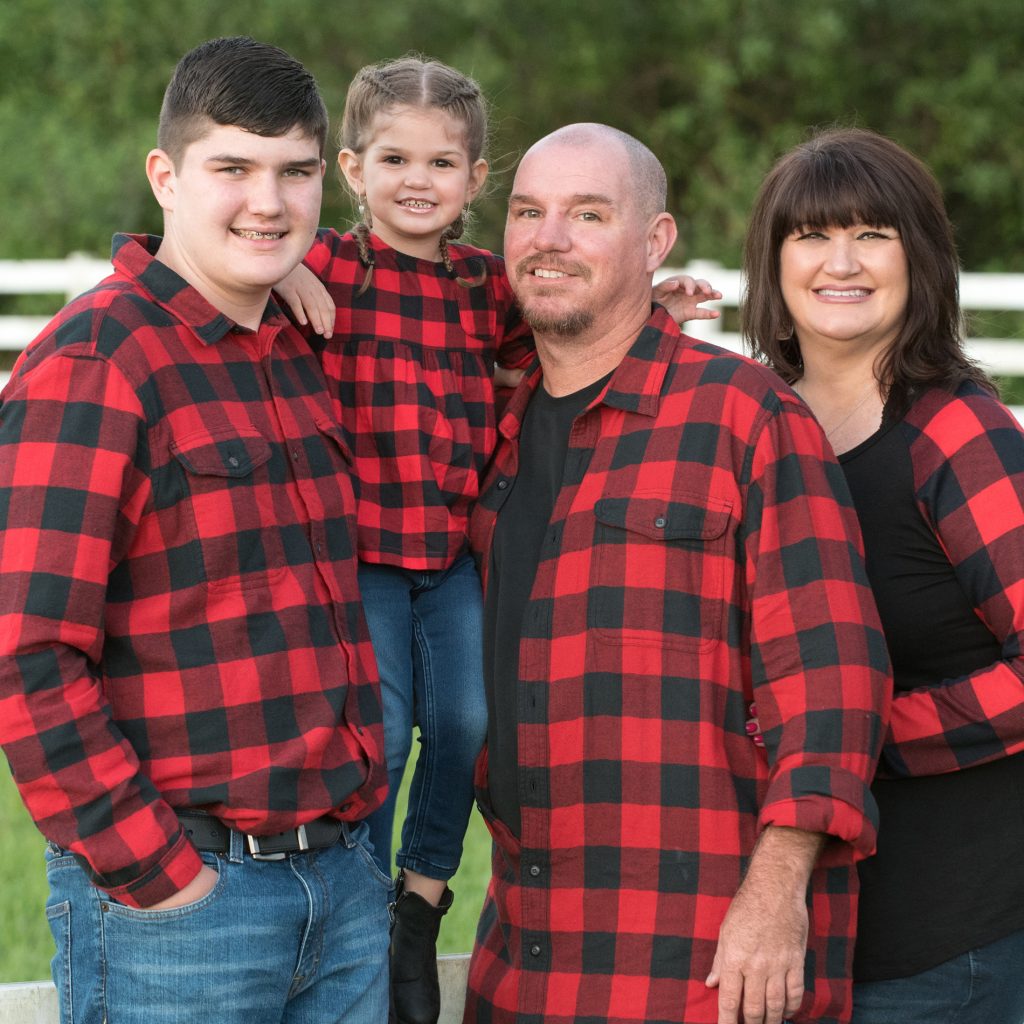 Awkward Jcpenney Family Photos This Couple's Jcpenney Engagement Photos Are Gloriously Awkward